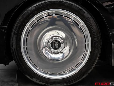 Used 2022 Rolls-Royce Phantom Sedan RWD image 23
