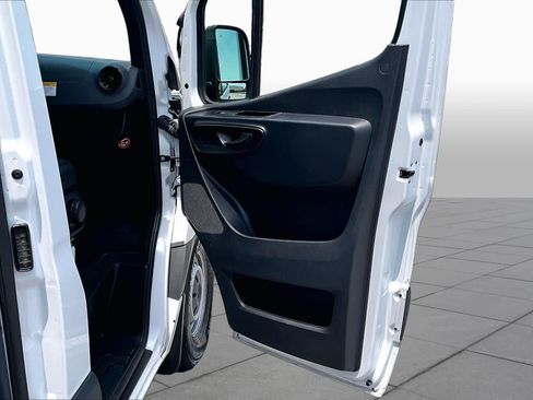 Used 2024 Mercedes-Benz Sprinter 2500 image 23