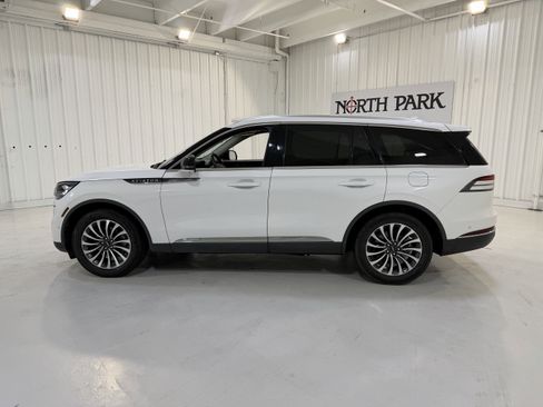 Used 2022 Lincoln Aviator Reserve w/ Equipment Group 201A image 2