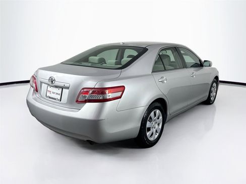 Used 2011 Toyota Camry image 9
