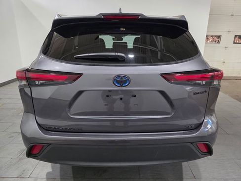 Used 2024 Toyota Highlander XLE image 4