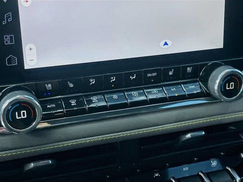 Used 2026 Chevrolet Colorado ZR2 w/ Technology Package AWD/4WD image 16