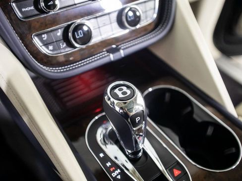 Used 2021 Bentley Bentayga image 36