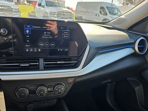 Used 2025 Chevrolet Trax LS image 24