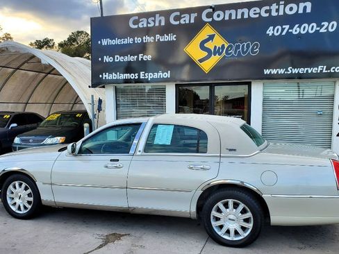 Used 2006 Lincoln Town Car Signature Limited image 8