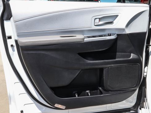 Certified 2025 Toyota Sienna XLE w/ XLE Plus Package FWD image 23