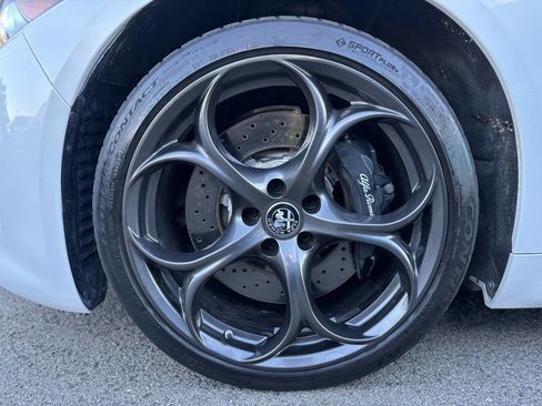 Used 2019 Alfa Romeo Giulia Quadrifoglio w/ Driver Assist Dynamic Package image 27