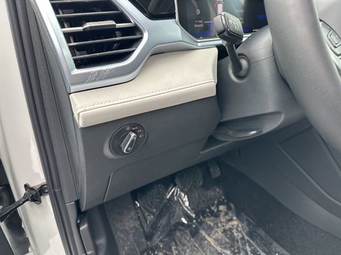 New 2026 Volkswagen Taos SE AWD/4WD image 13