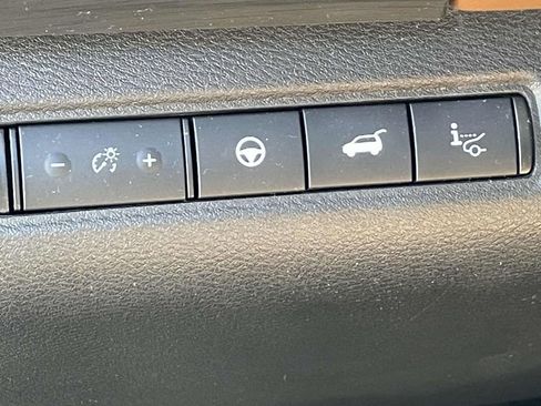 Used 2024 Nissan Pathfinder Platinum image 19