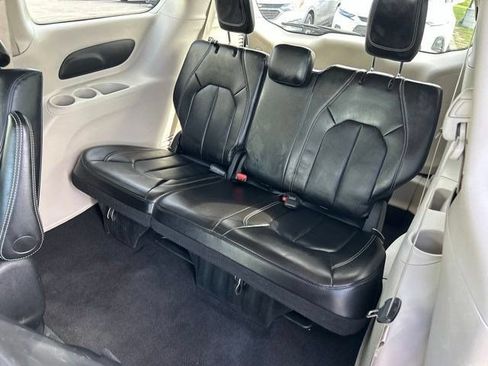 Used 2024 Chrysler Pacifica Limited FWD image 44