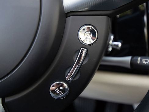 Used 2016 Rolls-Royce Phantom Drophead Coupe image 42