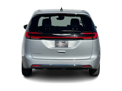 Used 2024 Chrysler Pacifica Touring-L image 5