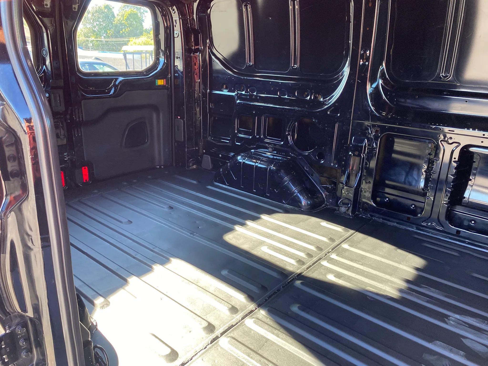 Used 2018 Ford Transit 150 130 Low Roof RWD image 25