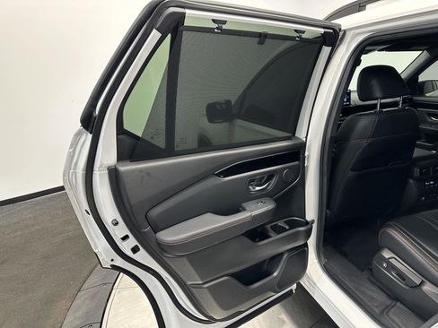 Certified 2025 Honda Pilot TrailSport image 27