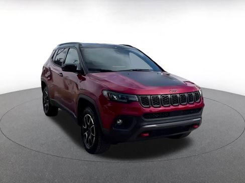 Used 2025 Jeep Compass Trailhawk image 8