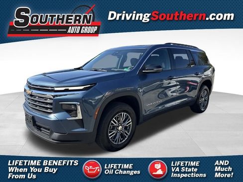 Used 2026 Chevrolet Traverse LT AWD/4WD image 1