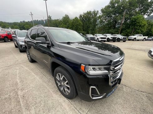 Used 2024 GMC Terrain SLT AWD/4WD image 9