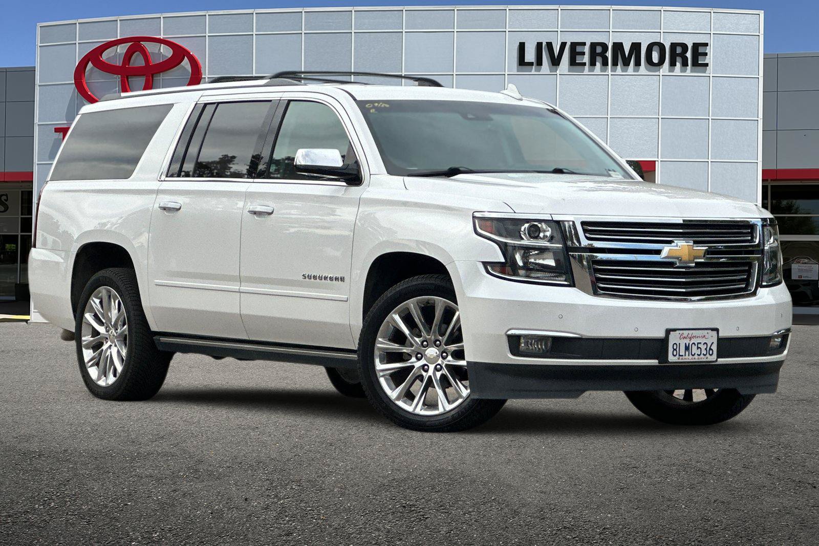 Used 2019 Chevrolet Suburban Premier w/ Premier Plus Edition AWD/4WD image 2