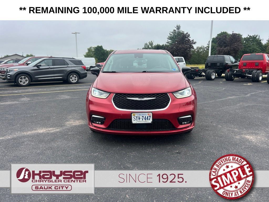 Used 2024 Chrysler Pacifica Touring-L FWD image 3