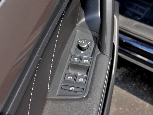 Used 2024 Volkswagen Tiguan SE FWD image 21