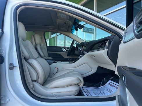Used 2017 Lincoln Continental Reserve w/ Luxury Package image 20