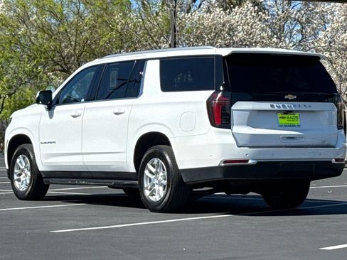 Used 2025 Chevrolet Suburban LT AWD/4WD image 3