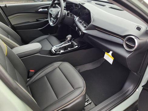 New 2026 Chevrolet Trax ACTIV w/ Sunroof Package FWD image 9