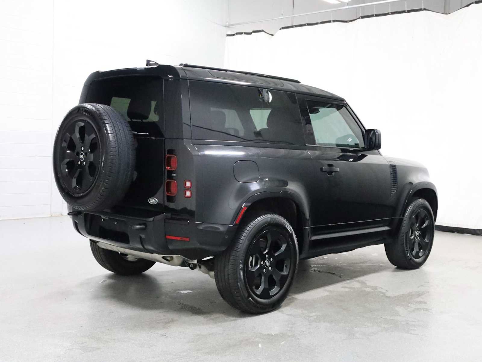 Used 2023 Land Rover Defender 90 X-Dynamic SE AWD/4WD image 9