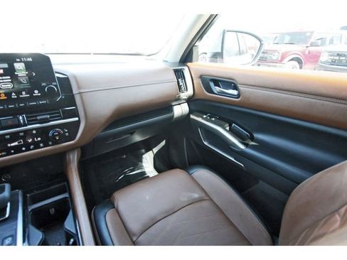 Used 2023 Nissan Pathfinder Platinum w/ Cargo Package image 9