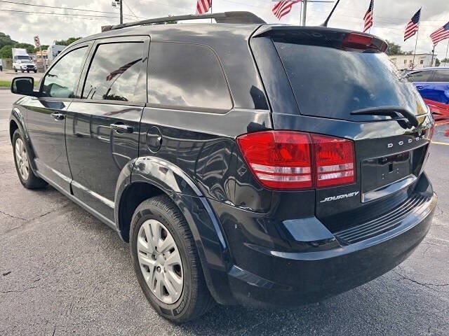 Used 2018 Dodge Journey SE FWD image 2