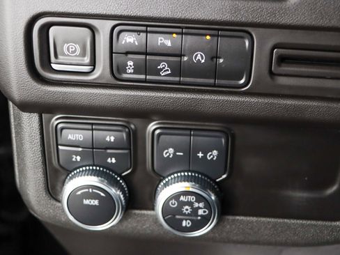 Used 2023 GMC Yukon XL AT4 image 23