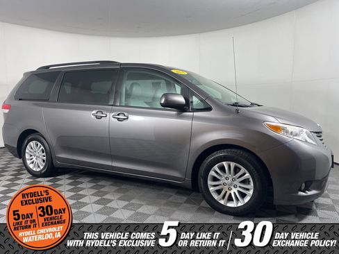 Used 2014 Toyota Sienna XLE image 2