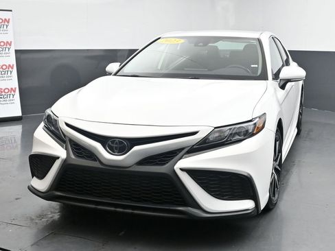 Used 2023 Toyota Camry SE image 4