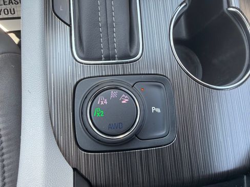 Used 2019 GMC Acadia SLT AWD/4WD image 30