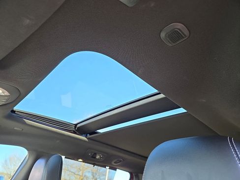 Used 2019 Chrysler Pacifica Limited w/ Advanced Safetytec Group image 16