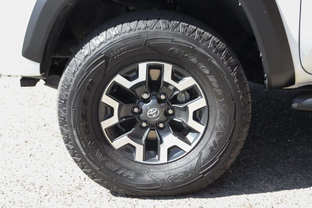 Used 2021 Toyota Tacoma TRD Off-Road w/ Technology Package AWD/4WD image 38