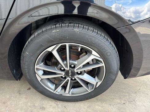 Used 2023 Kia Forte LXS image 10