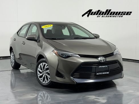 Used 2019 Toyota Corolla LE FWD image 1
