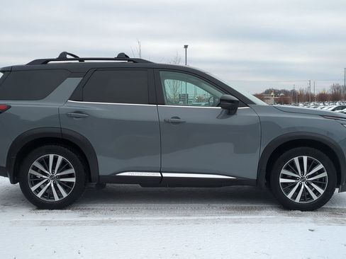 Used 2022 Nissan Pathfinder Platinum w/ Cargo Package image 8