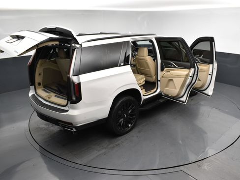 Used 2024 Cadillac Escalade Premium Luxury AWD/4WD image 26