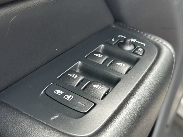 Used 2025 Volvo XC60 B5 Plus AWD/4WD image 24