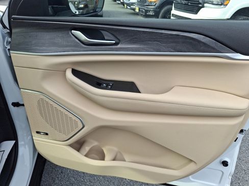 Certified 2022 Jeep Grand Cherokee L Limited image 10