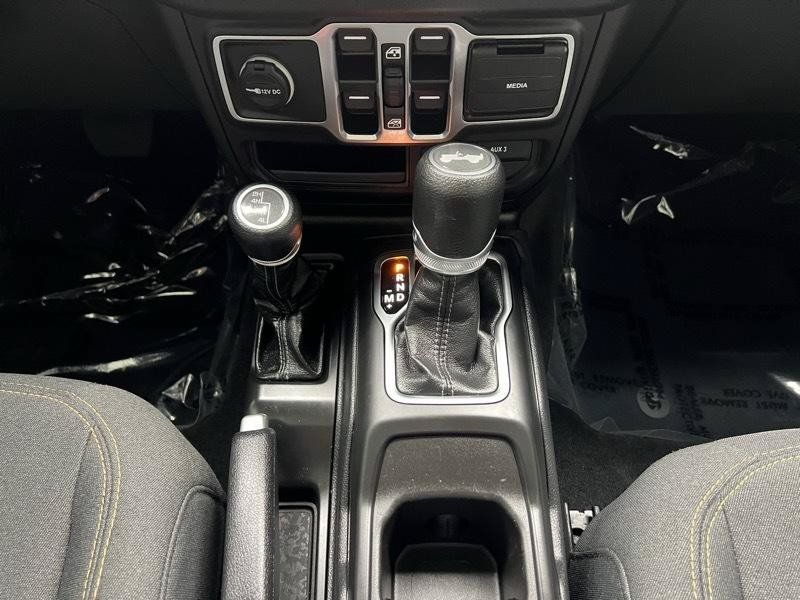 Used 2025 Jeep Wrangler Unlimited Sport AWD/4WD image 18
