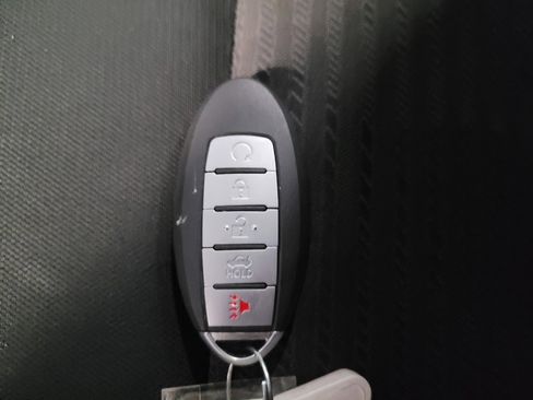 Used 2021 Nissan Versa SV FWD image 32