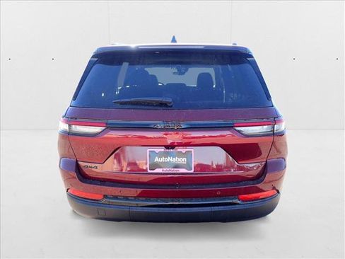 New 2025 Jeep Grand Cherokee Altitude image 3