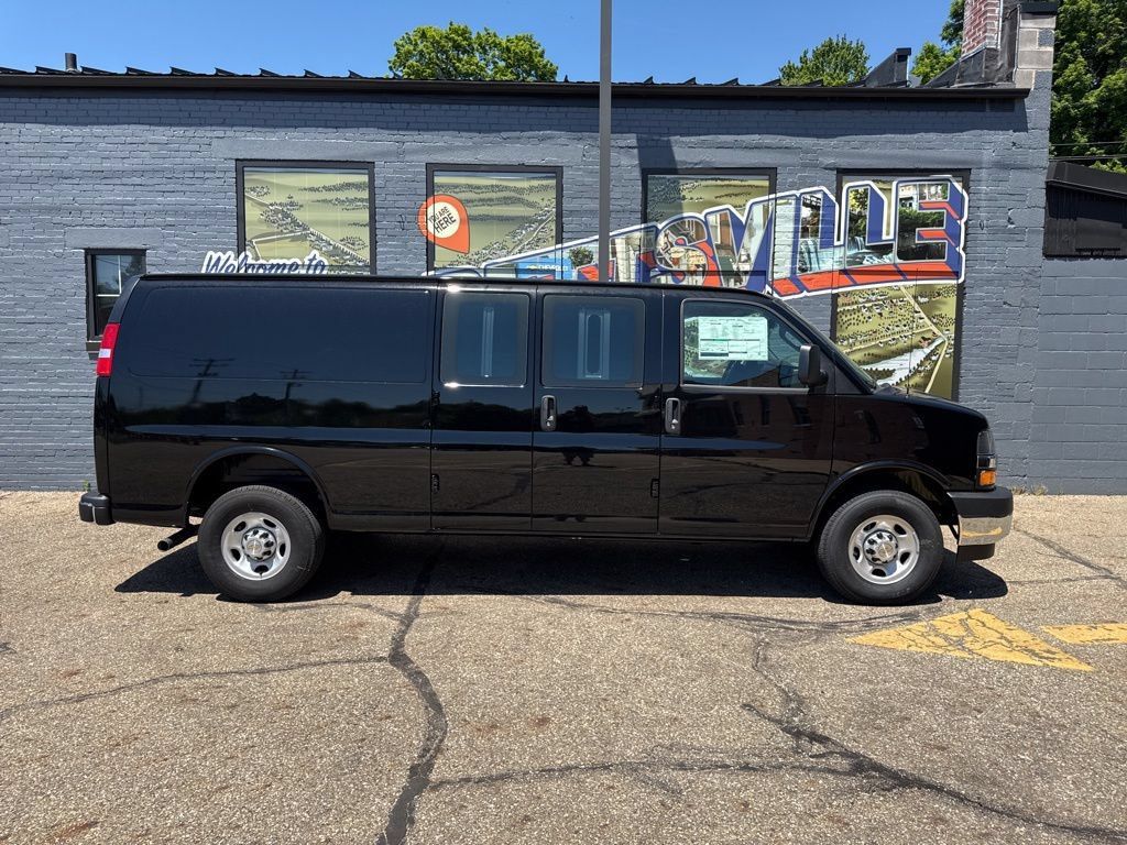 New 2026 Chevrolet Express 2500 Extended w/ Communications Package RWD image 22