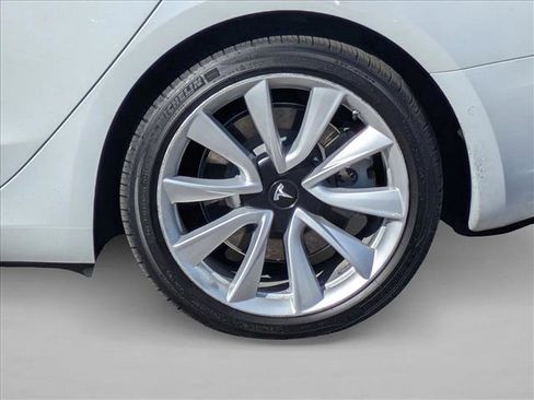 Used 2018 Tesla Model 3 Long Range image 16