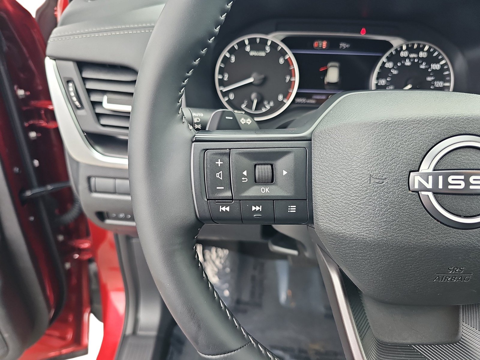 Used 2026 Nissan Rogue SV FWD image 14