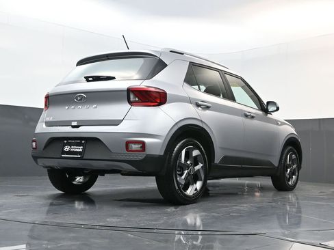 Certified 2025 Hyundai Venue SEL image 25