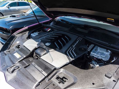 Used 2020 Lamborghini Urus AWD/4WD image 46